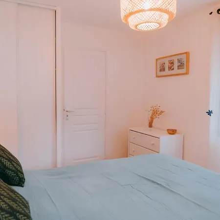 100m De La - Belle Maison Pour 8 Holiday home *