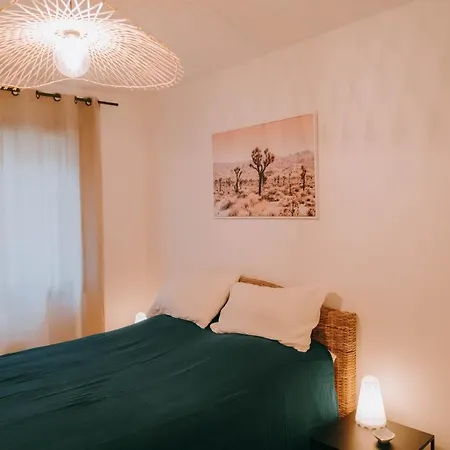 100m De La - Belle Maison Pour 8
